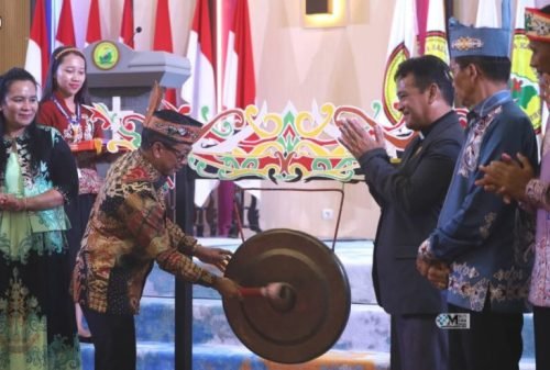 1207.Sukses Jadi Tuan Rumah, Bupati Heriyus Tutup Sinode Umum XXV GKE