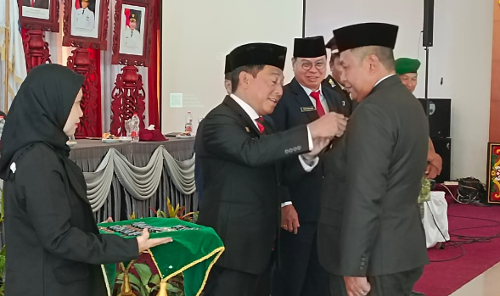 1408.27 ASN Murung Raya Terima Satyalancana Karya Satya