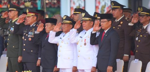 1708.Upacara Penurunan Bendera di Murung Raya Berlangsung Khidmat