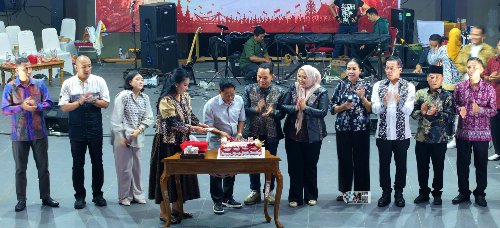 1808.Malam Hiburan Rakyat Meriahkan HUT ke-81 RI di Murung Raya