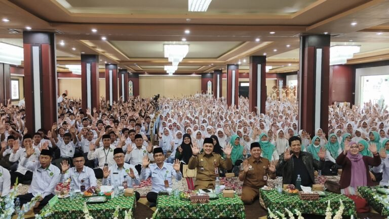 Suasana hangat dan penuh antusias mewarnai Maulid Nabi dan Training OMA yang diikuti sekitar 1.500 siswa madrasah se-Kota Palangka Raya, Senin (24/8/2026).