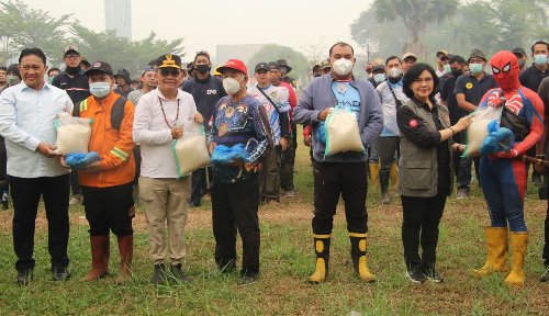 2009.Gubernur Kalteng Upayakan Asuransi dan Paket Bantuan untuk Relawan Karhutla