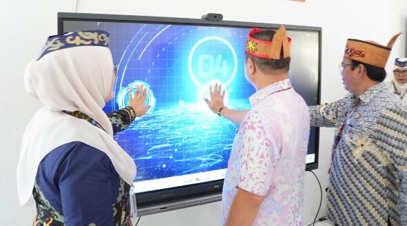 0210.Kapuas Kenalkan Budaya Dayak Lewat Kamis Hanjak Berbudaya