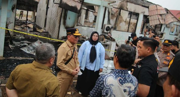 0410.Gubernur Kalteng Pastikan SMAN 1 Cempaga Dibangun Kembali
