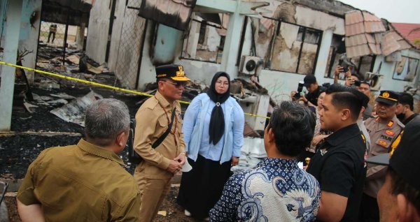 0410.Gubernur Kalteng Pastikan SMAN 1 Cempaga Dibangun Kembali