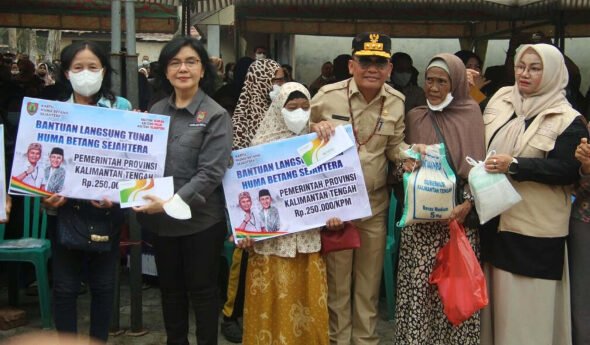 0410.Gubernur Kalteng Salurkan Bantuan untuk Warga Baamang