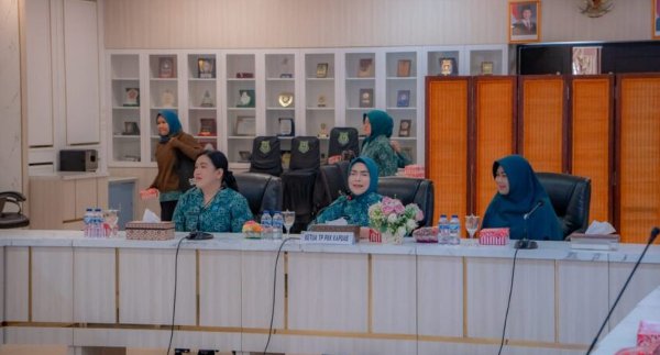 0610.TP PKK Kapuas Dorong Keluarga Lengkapi Imunisasi Anak