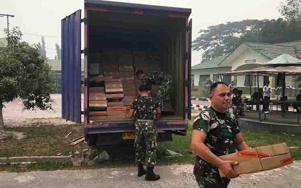1610.Kemenhan Salurkan Ratusan Pompa Air untuk Penanganan Karhutla di Kalteng