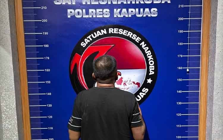 1790984439-rh-saat-diamankan-di-mapolres-kapuas-kamis-1-oktober-2026