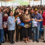 1810.Pemprov Kalteng Salurkan 234 Paket Bantuan untuk Koster Gereja dan Guru Honorer