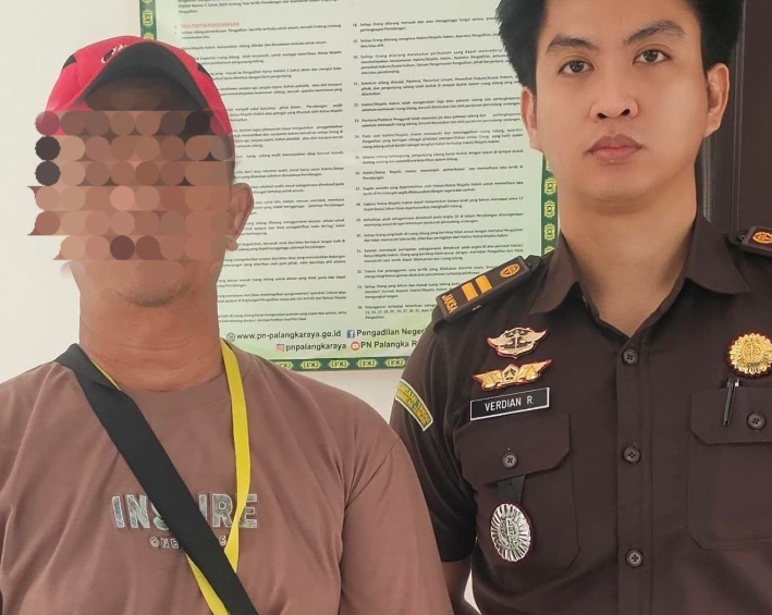 Terdakwa SA saat menghadiri sidang perkara dugaan pelanggaran merek Olympic di Pengadilan Negeri Palangka Raya.